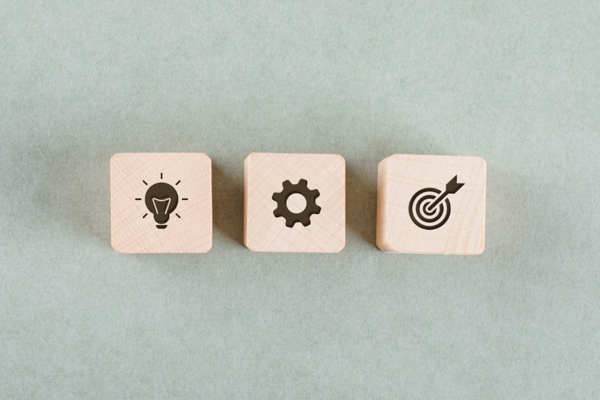 drewniane klocki z grafikami